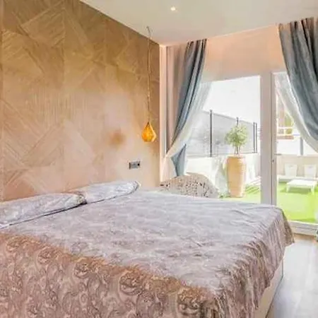 Lola Y Manuela: Beachfront Oasis With Sea-view Terrace * Torremolinos