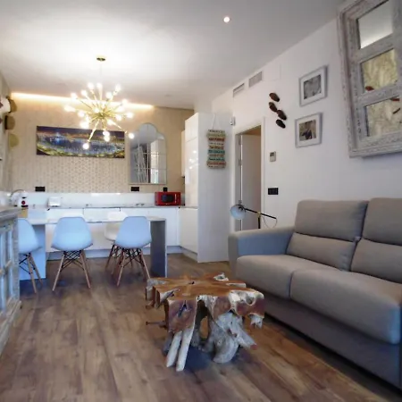 Lola Y Manuela: Beachfront Oasis With Sea-view Terrace Apartment *