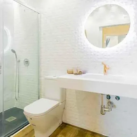 Apartment Lola Y Manuela: Beachfront Oasis With Sea-view Terrace *