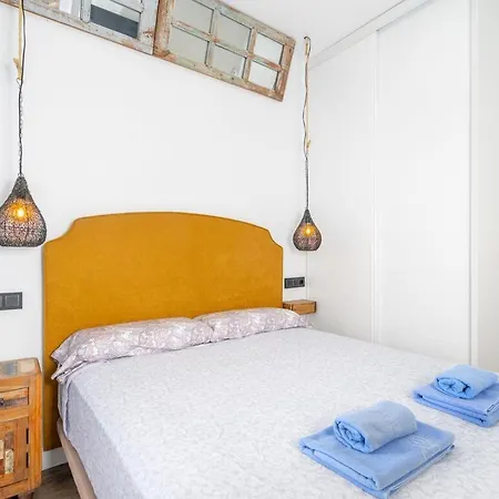 Apartment Lola Y Manuela: Beachfront Oasis With Sea-view Terrace Torremolinos