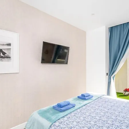 Lola Y Manuela: Beachfront Oasis With Sea-view Terrace Apartment
