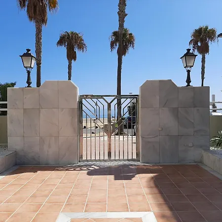 Lola Y Manuela: Beachfront Oasis With Sea-view Terrace Apartment Torremolinos
